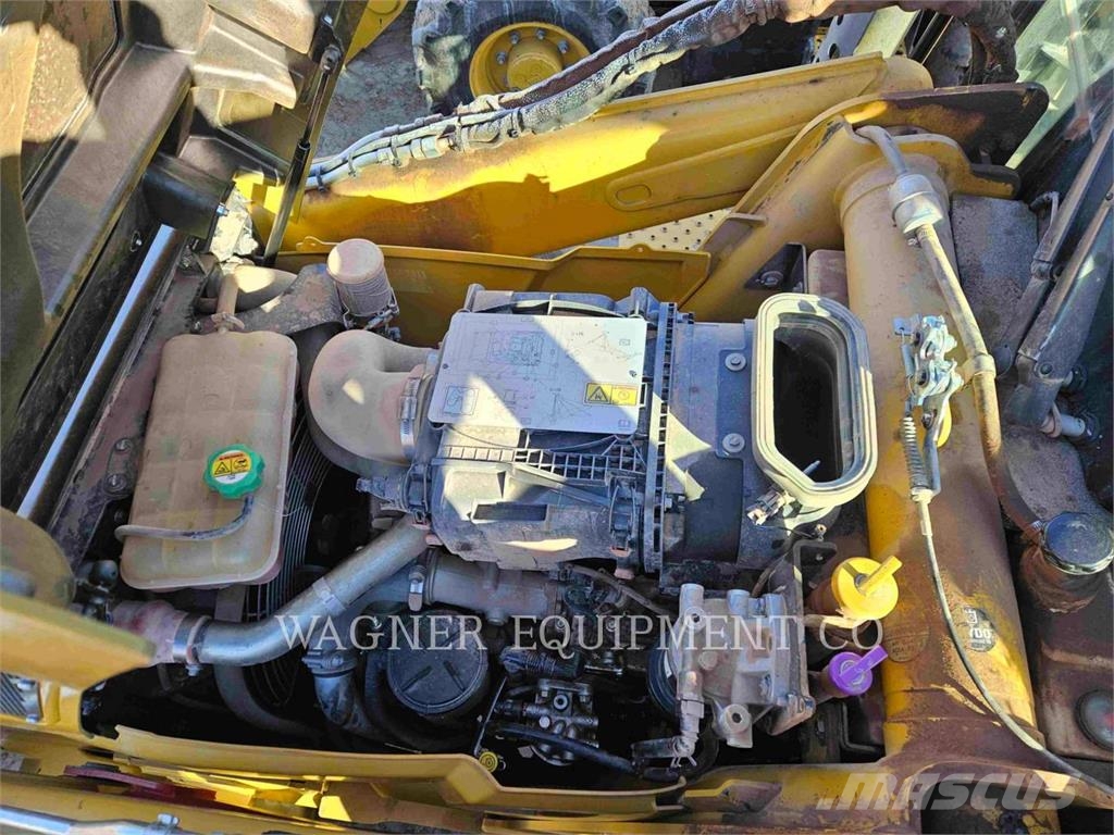 CAT 440 لوادر ذات جرافات عكسية