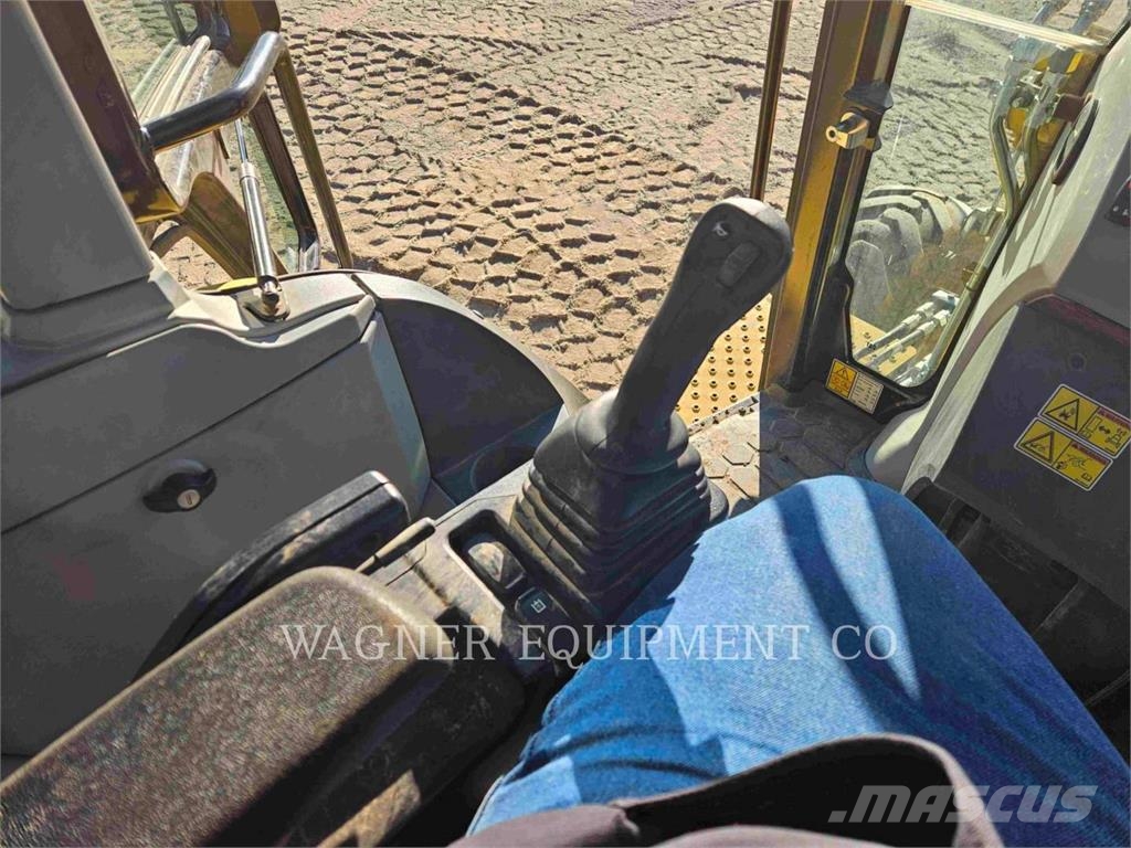 CAT 440 Backhoe