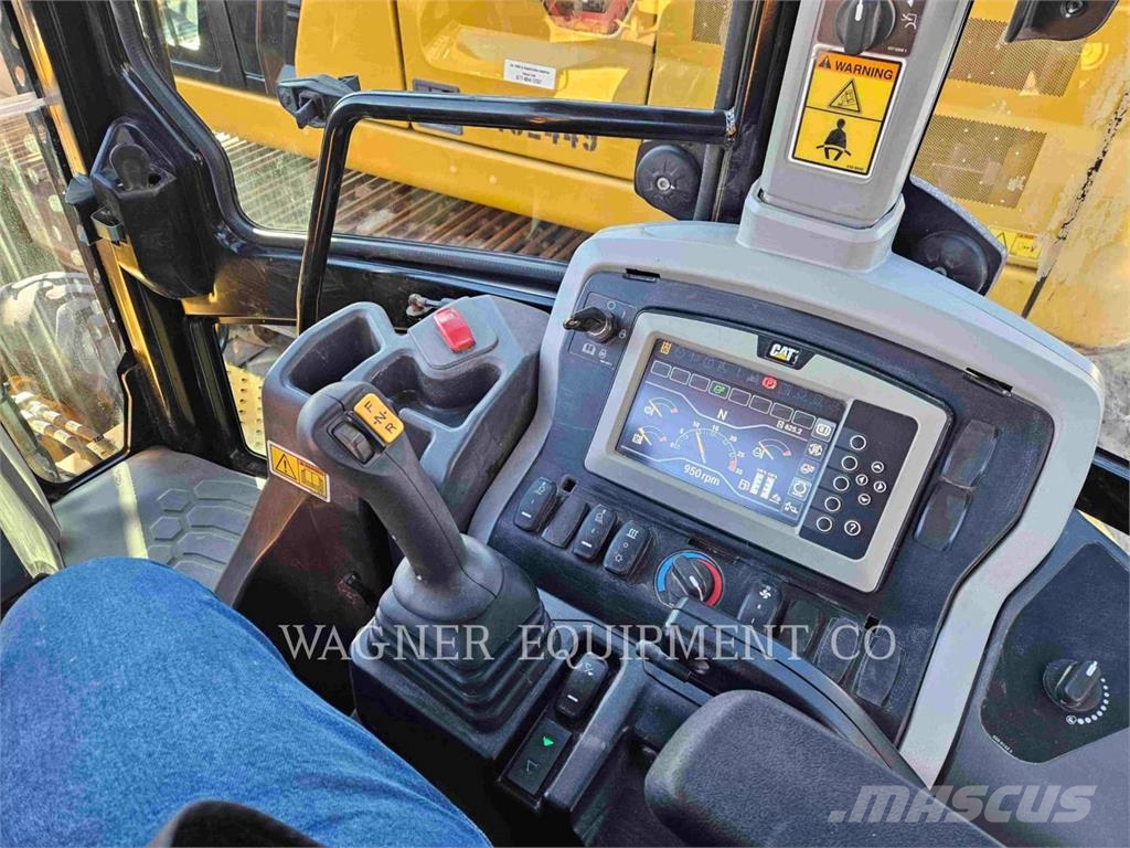 CAT 44007 Ekskavaatorlaadurid