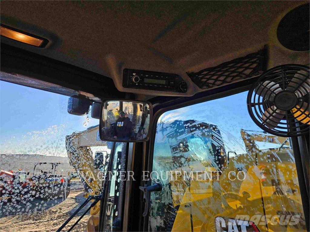 CAT 44007 Ekskavaatorlaadurid