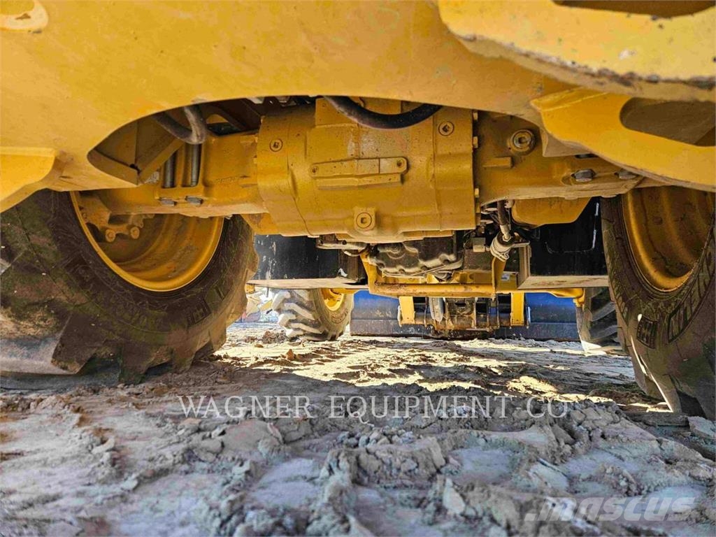 CAT 44007 Ekskavaatorlaadurid