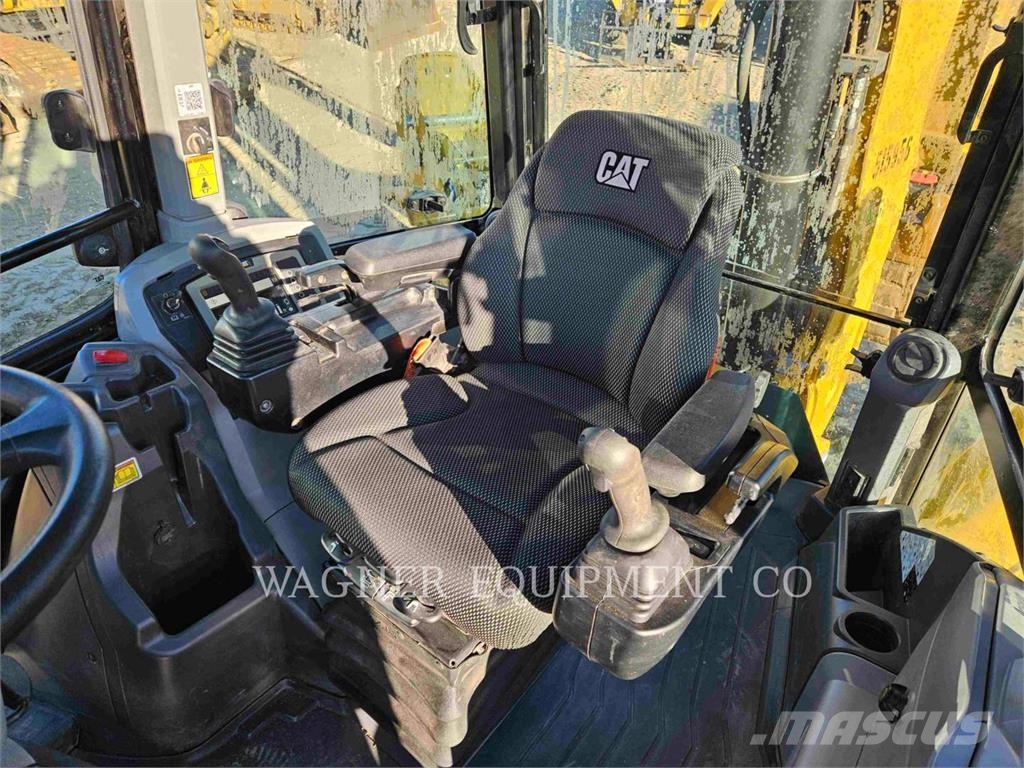 CAT 44007 Ekskavaatorlaadurid