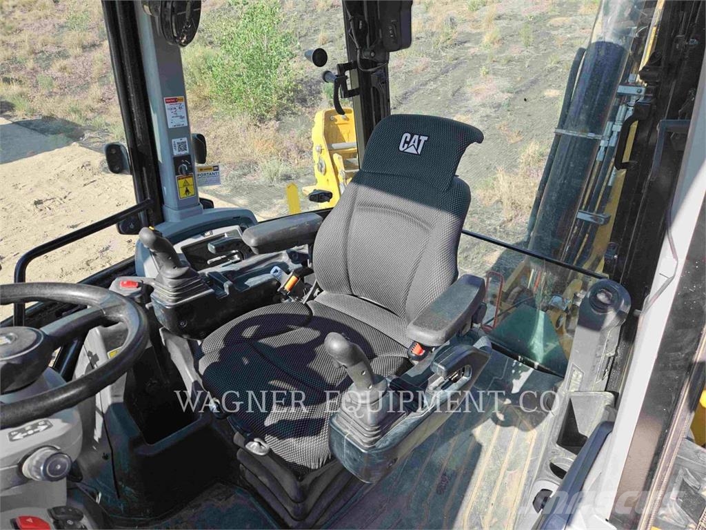 CAT 44007 Ekskavaatorlaadurid