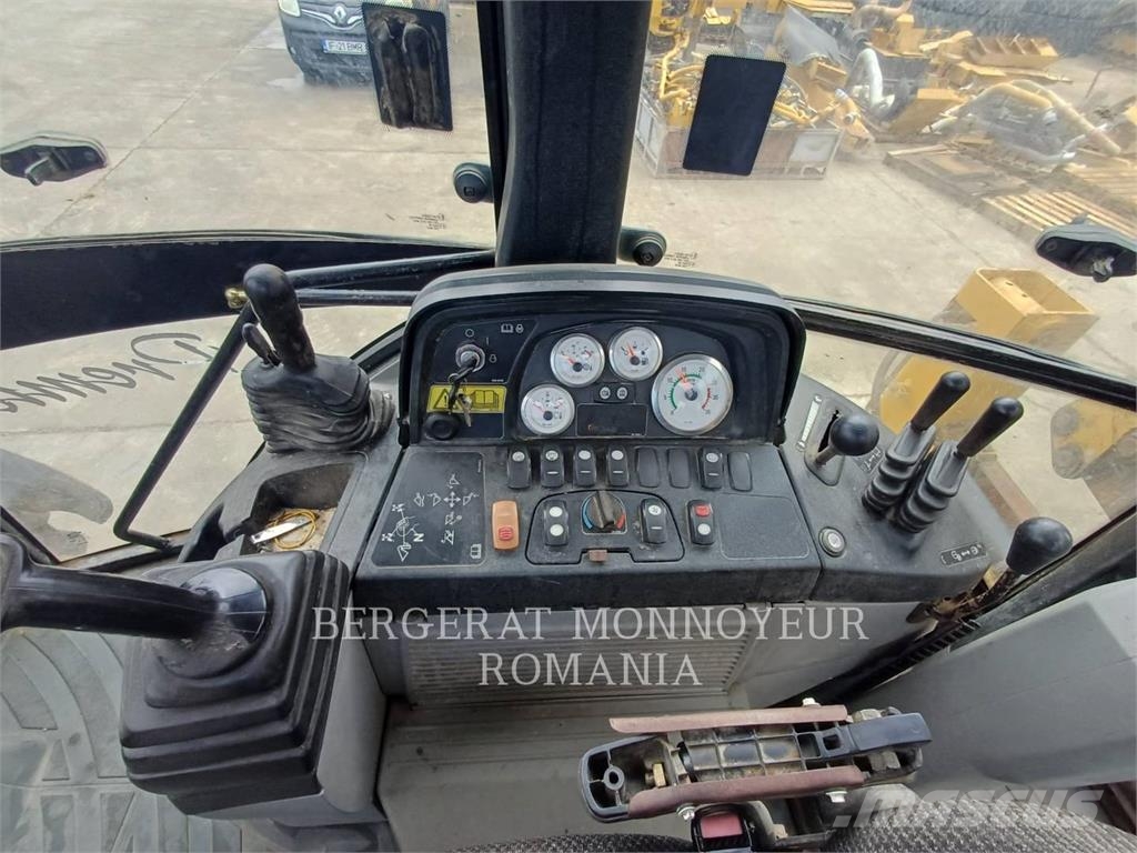 CAT 444E Rovokopači