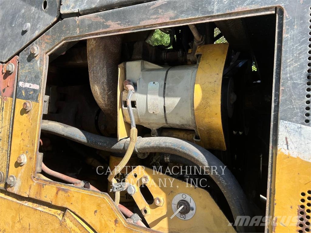 CAT 525B 集材機