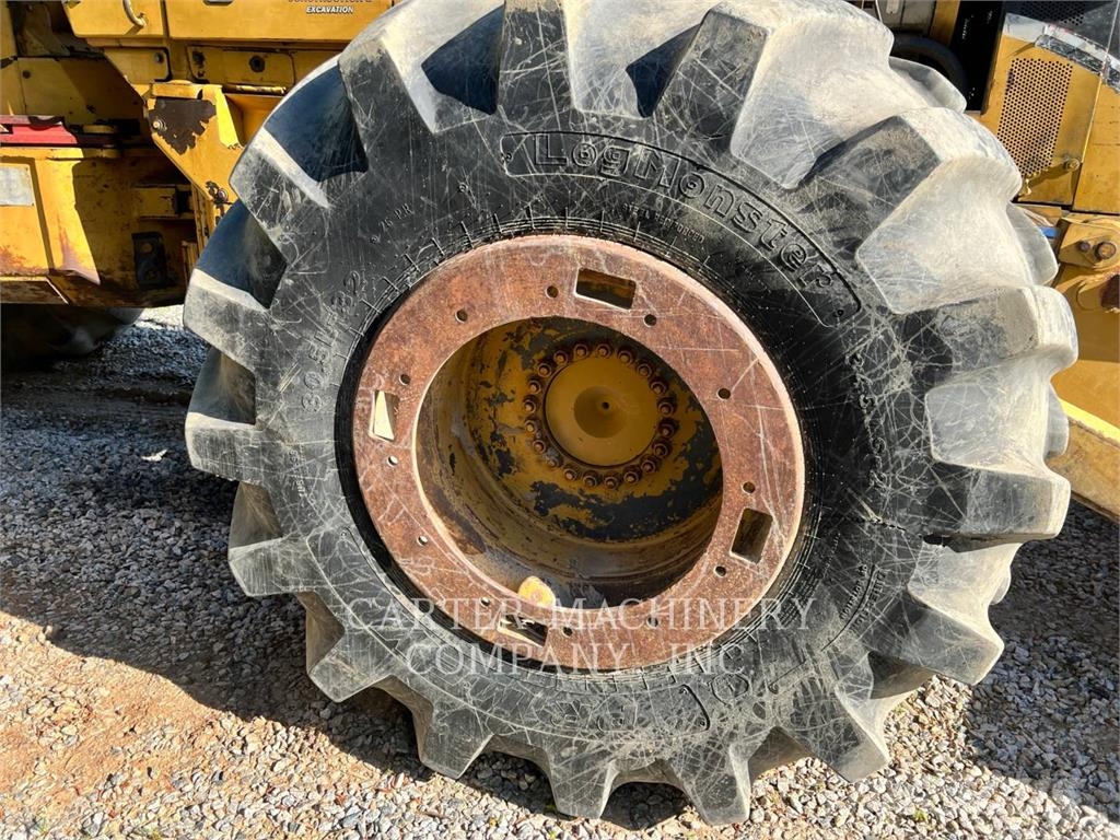CAT 525B 集材機