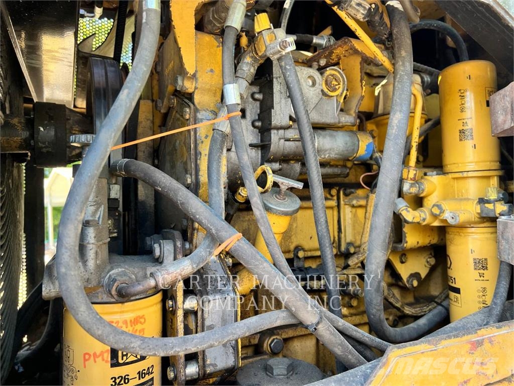 CAT 525B 集材機