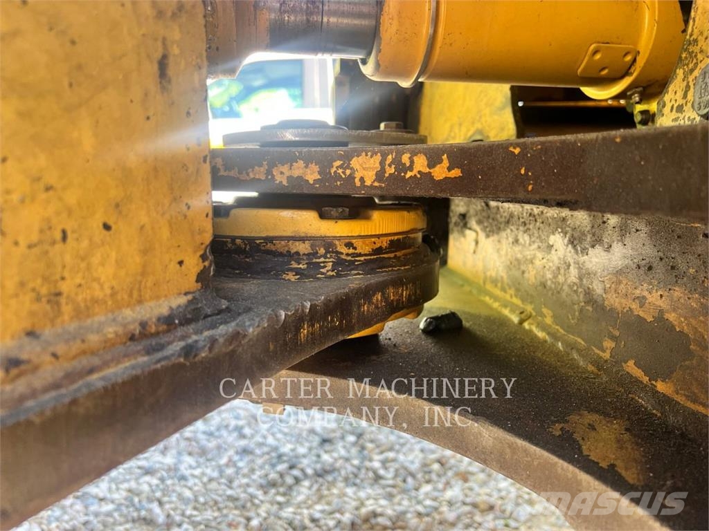 CAT 525B 集材機