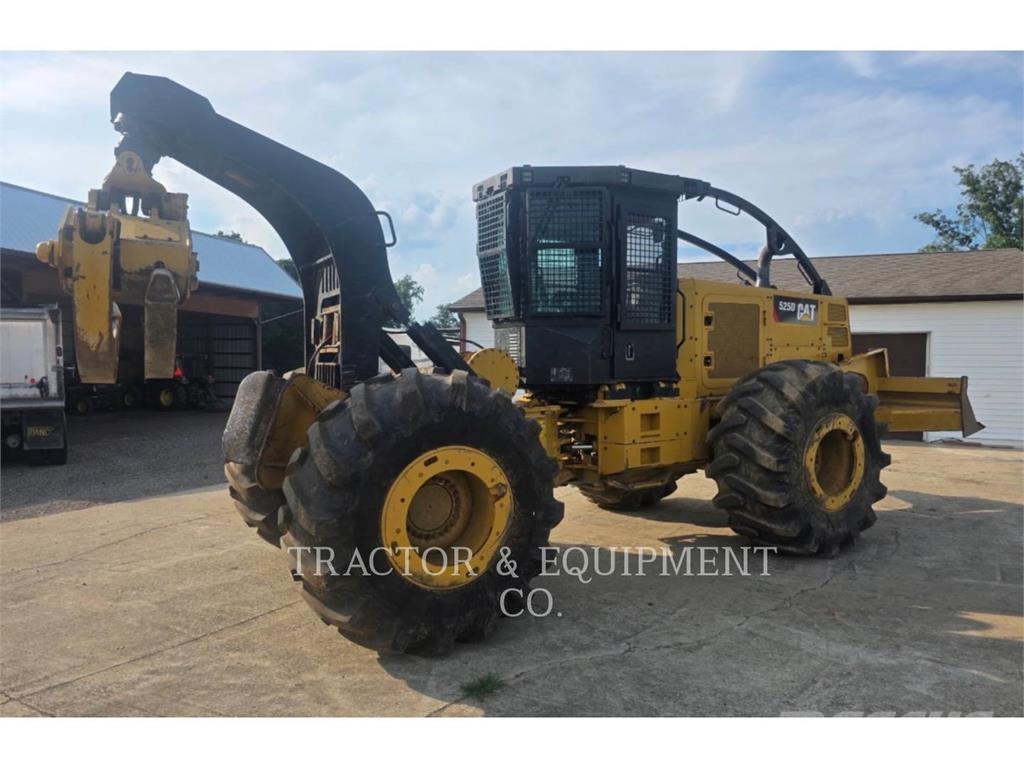 CAT 525D 林業用曳引機
