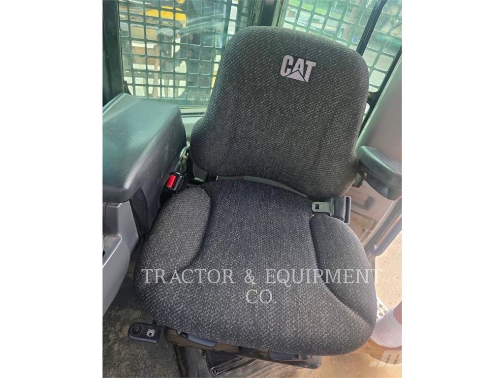 CAT 525D 林業用曳引機