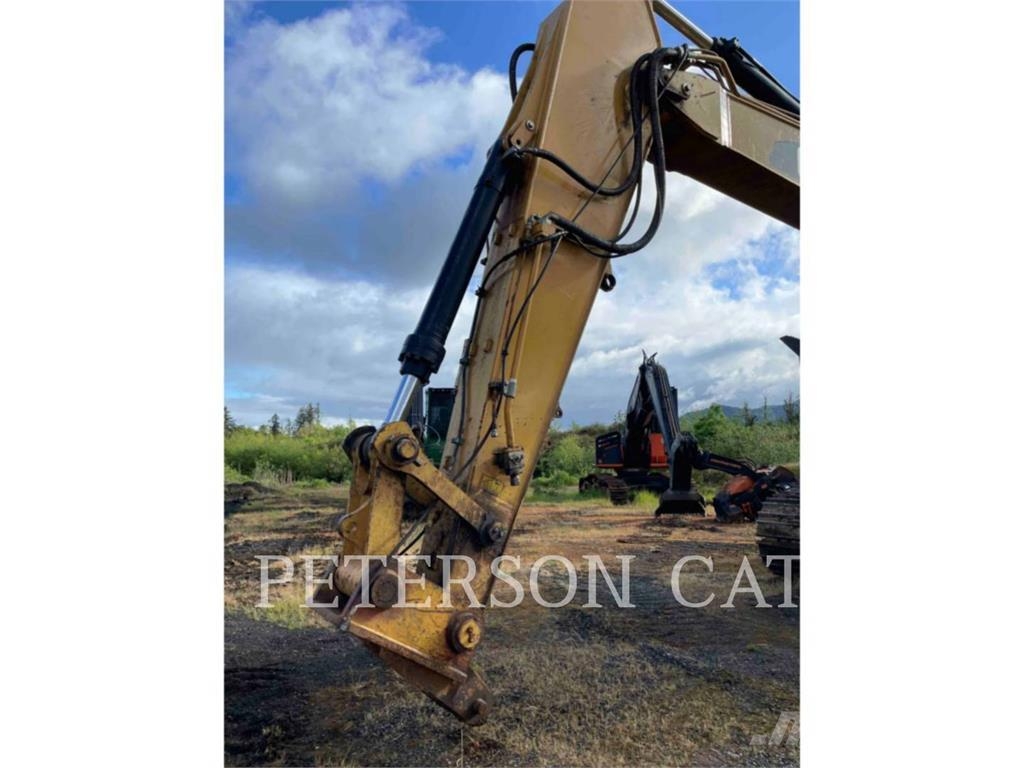 CAT 568FM RB 履带挖掘机