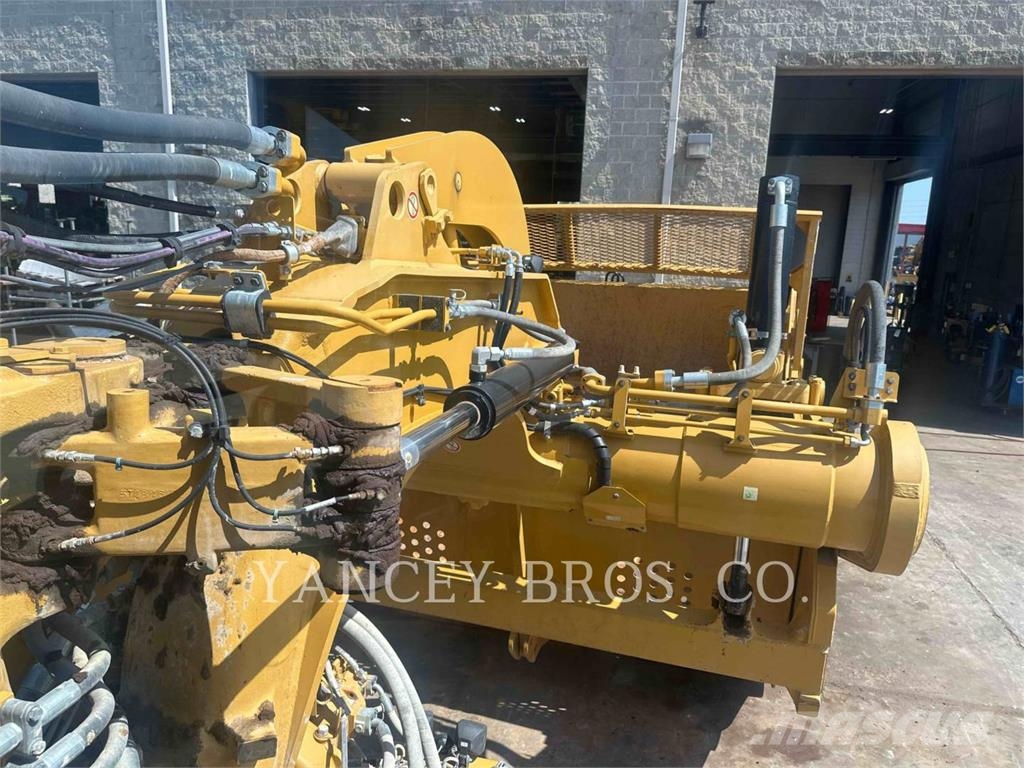 CAT 621 Scrapers