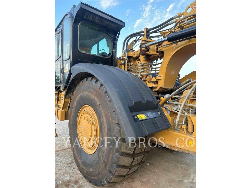 CAT 621 Scrapers