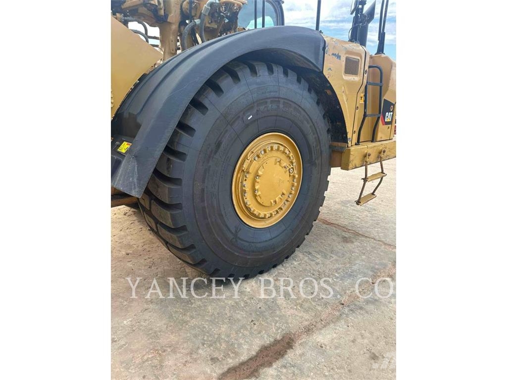 CAT 621 Scrapers