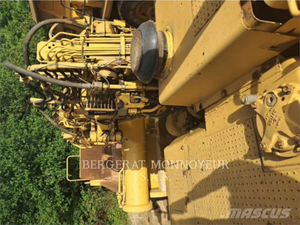 CAT 621F Скрепери