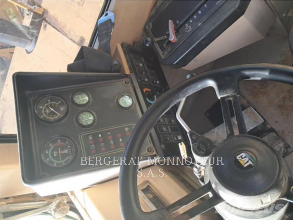 CAT 621F Скрепери