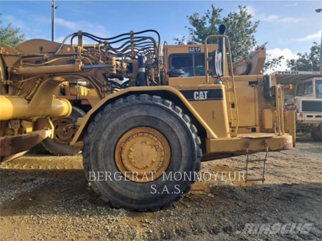 CAT 621F Скрепери