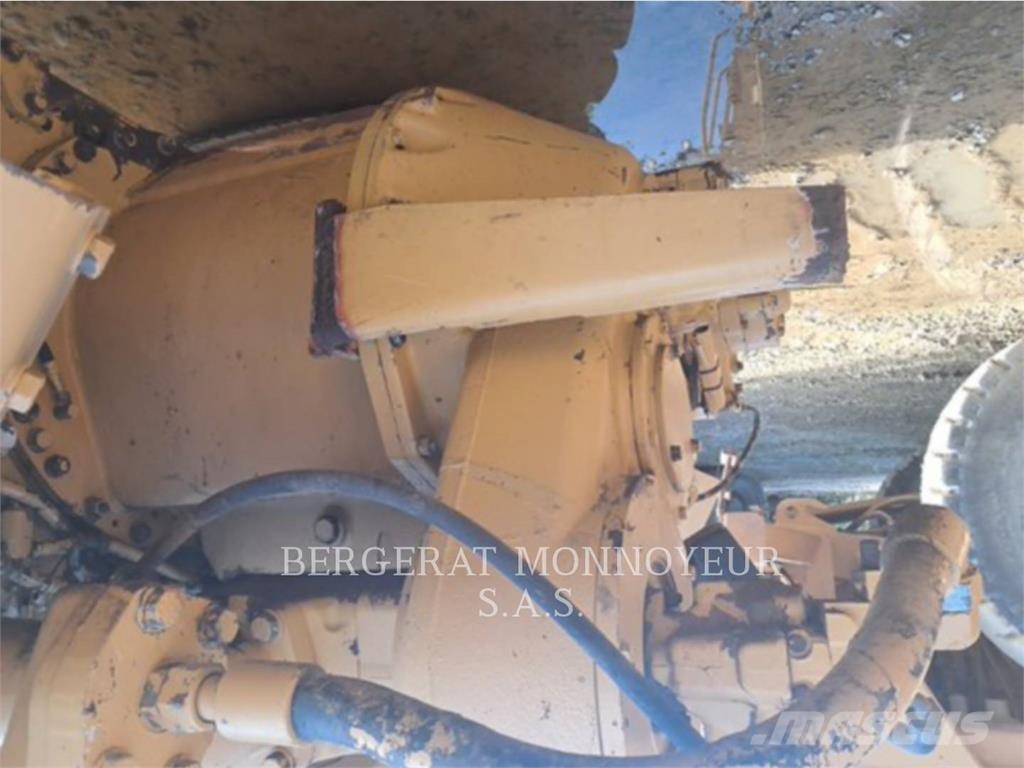 CAT 621F Скрепери