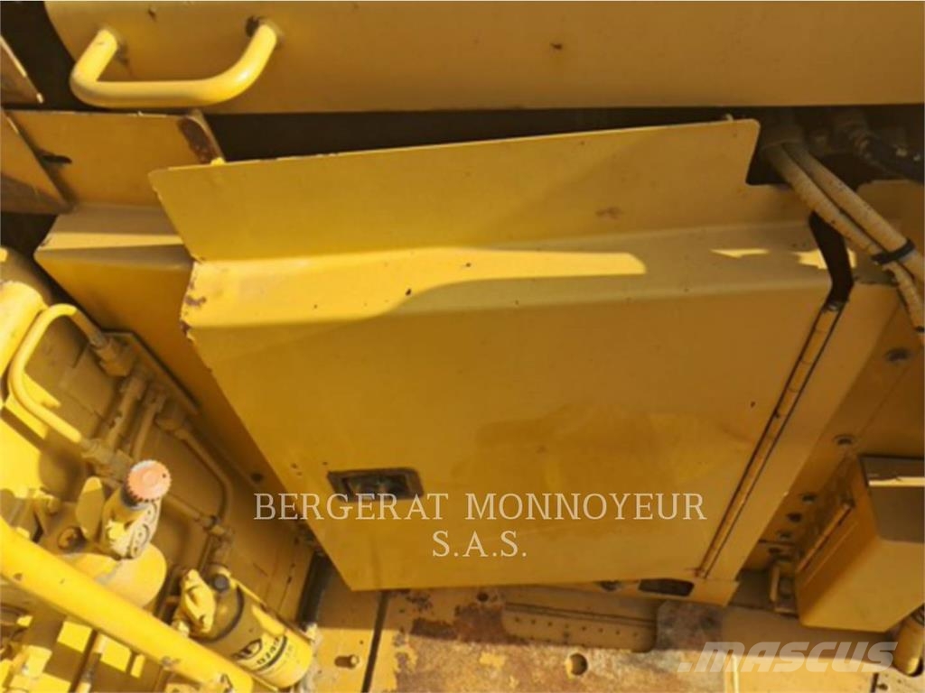 CAT 621F Скрепери
