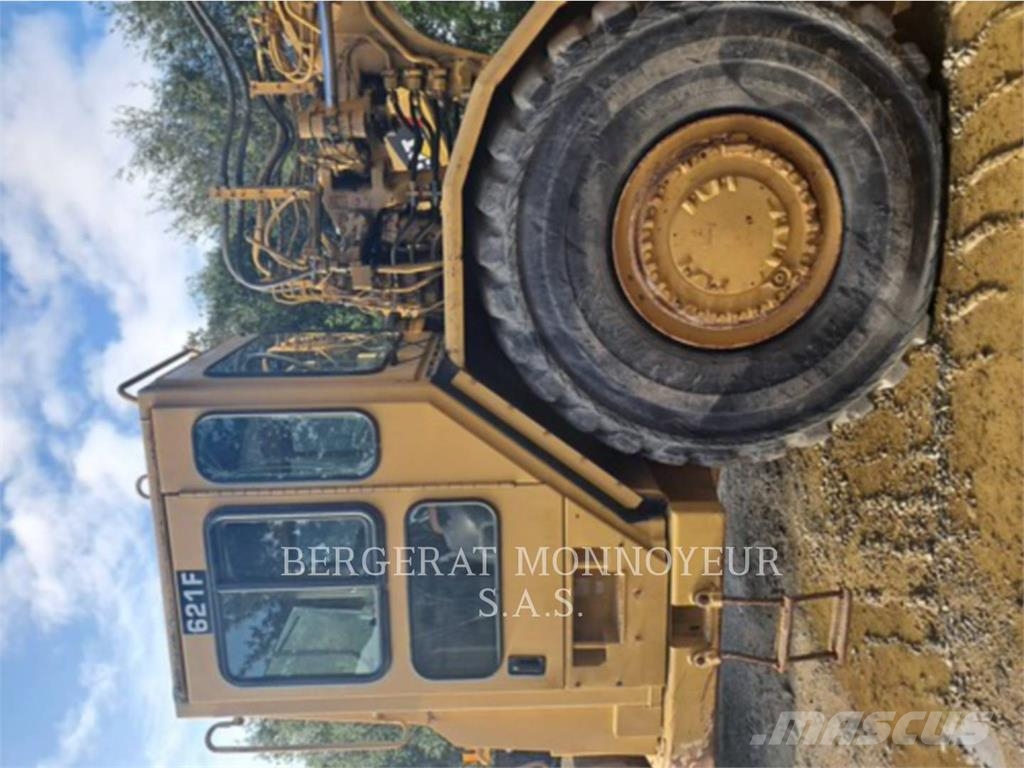 CAT 621F Скрепери