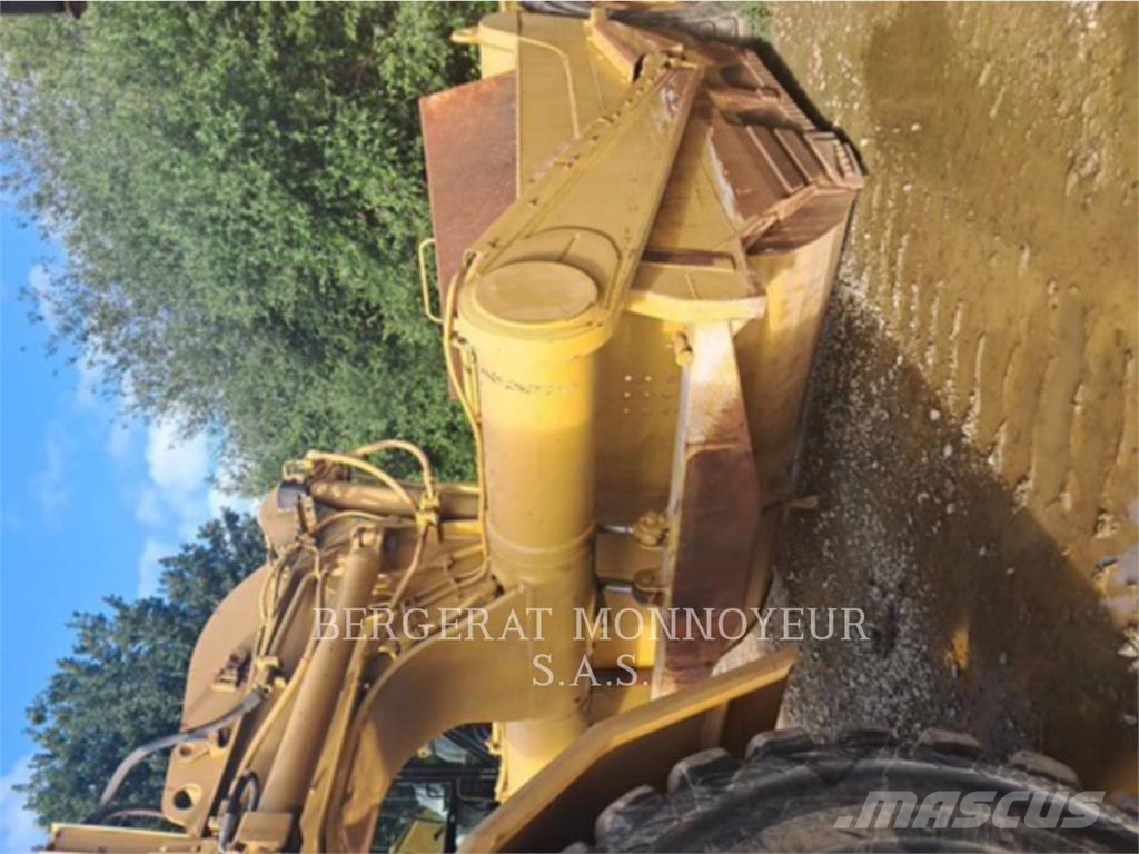 CAT 621F Скрепери