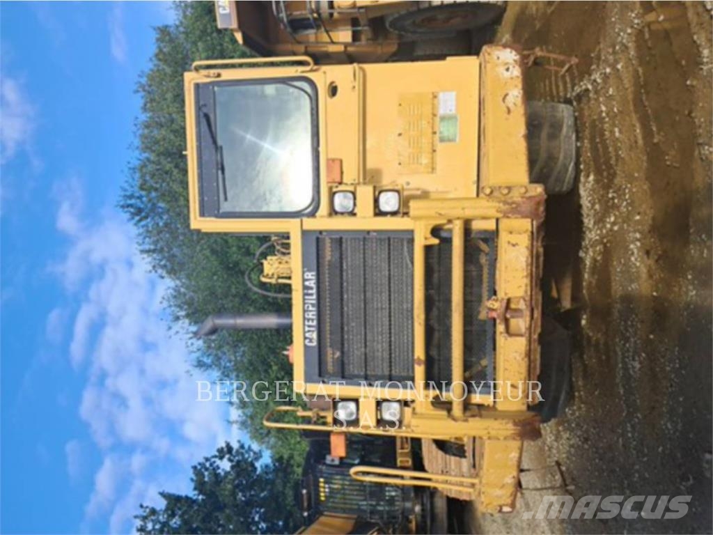 CAT 621F Скрепери