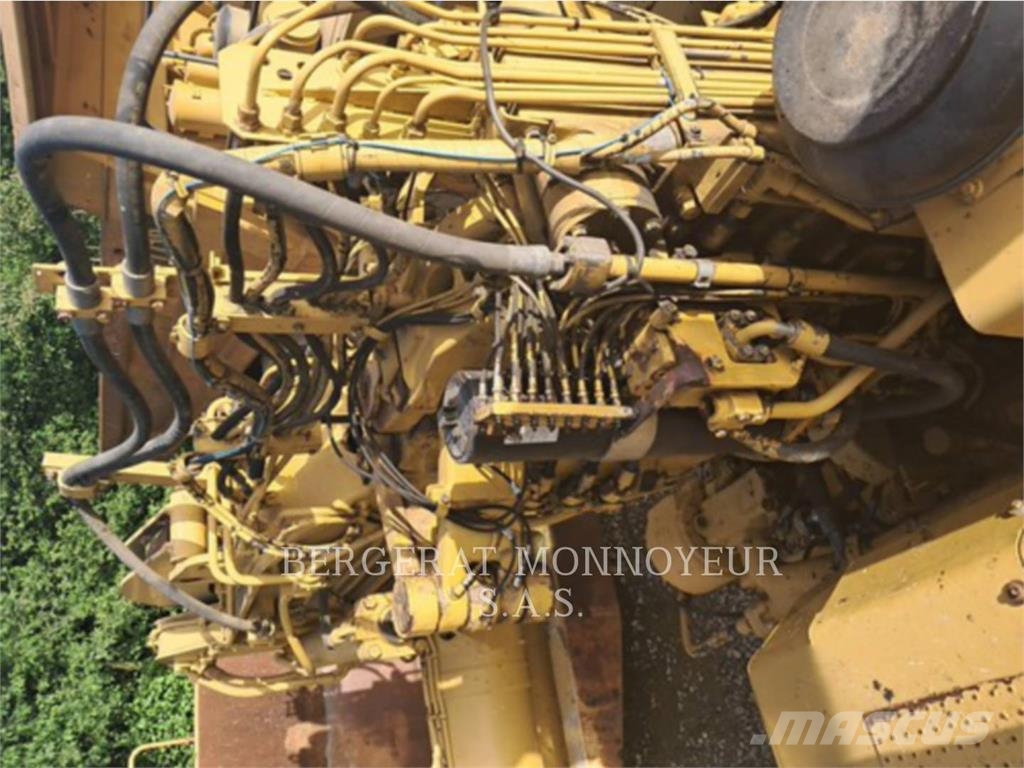 CAT 621F Скрепери