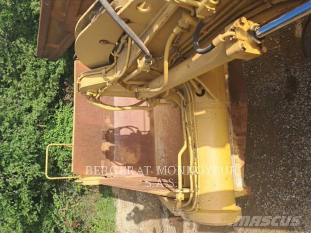 CAT 621F Скрепери