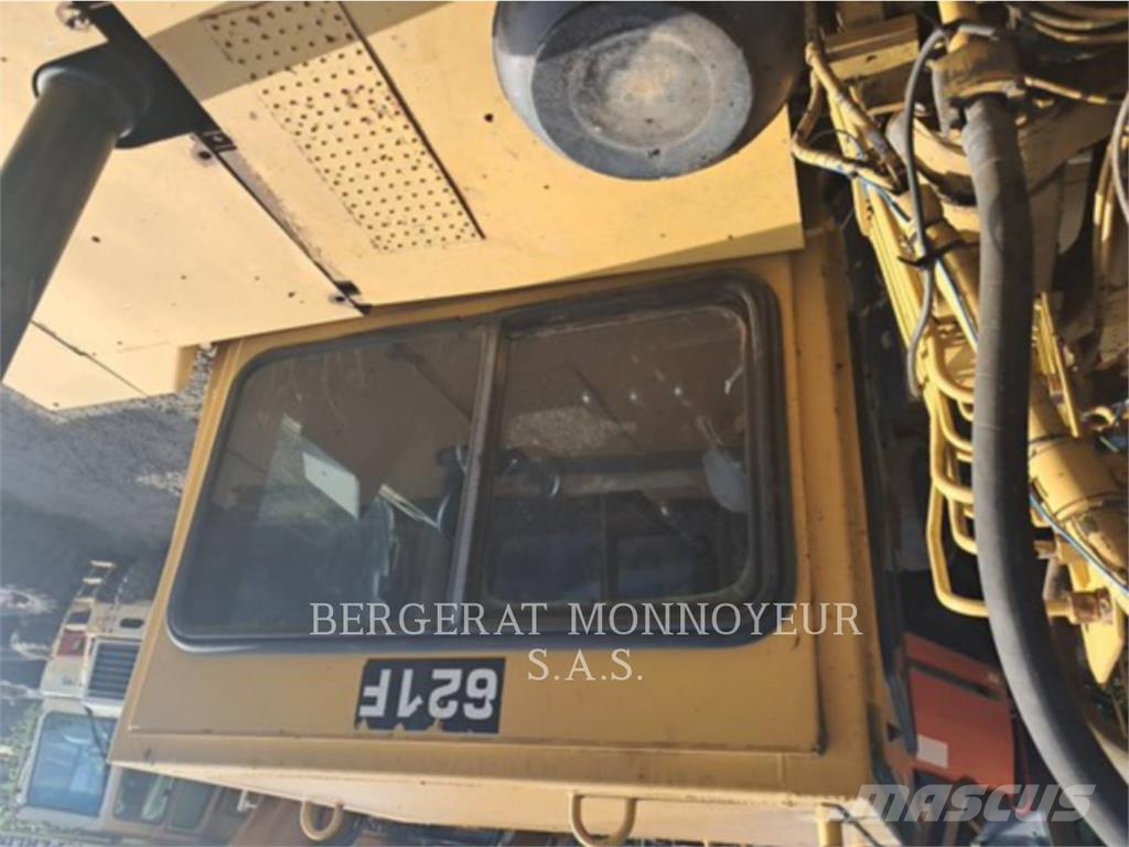 CAT 621F Скрепери