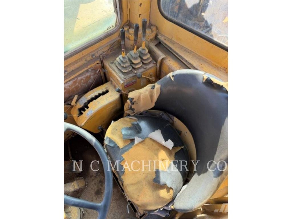 CAT 623B Strgalci