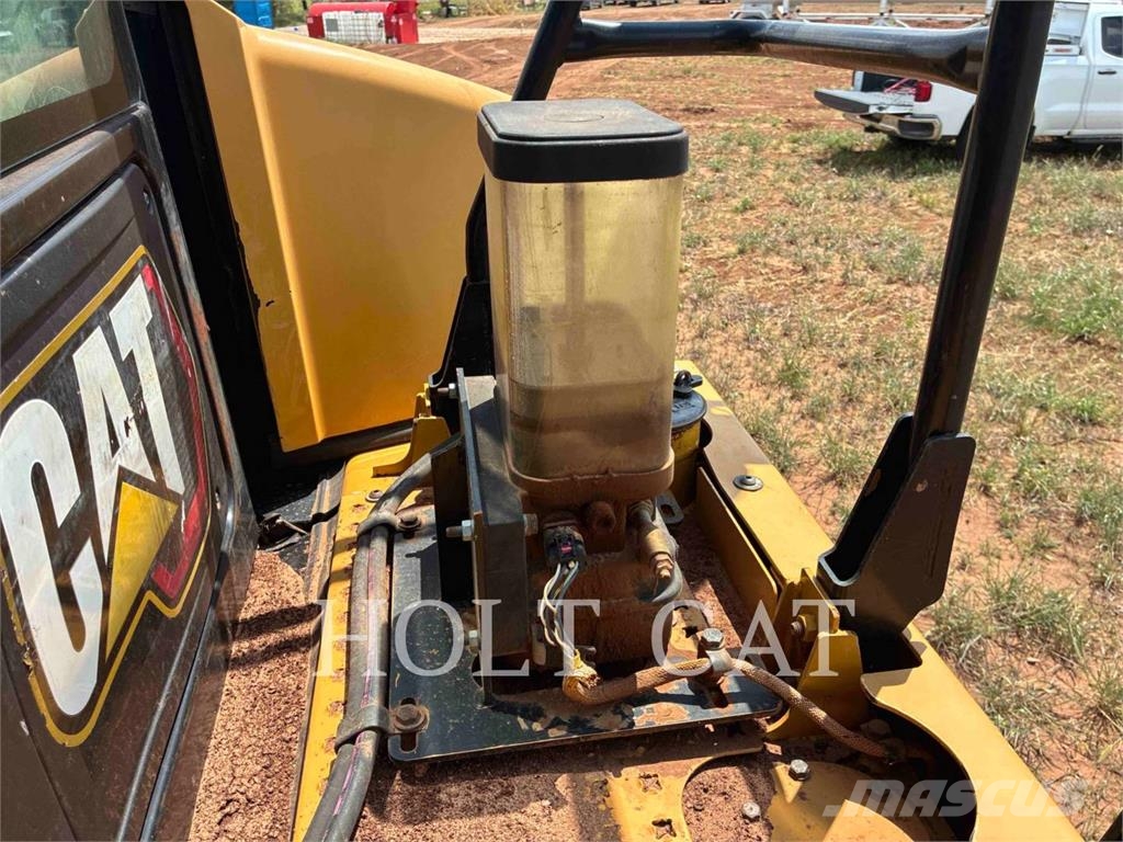 CAT 725 Σπαστό Dump Truck ADT