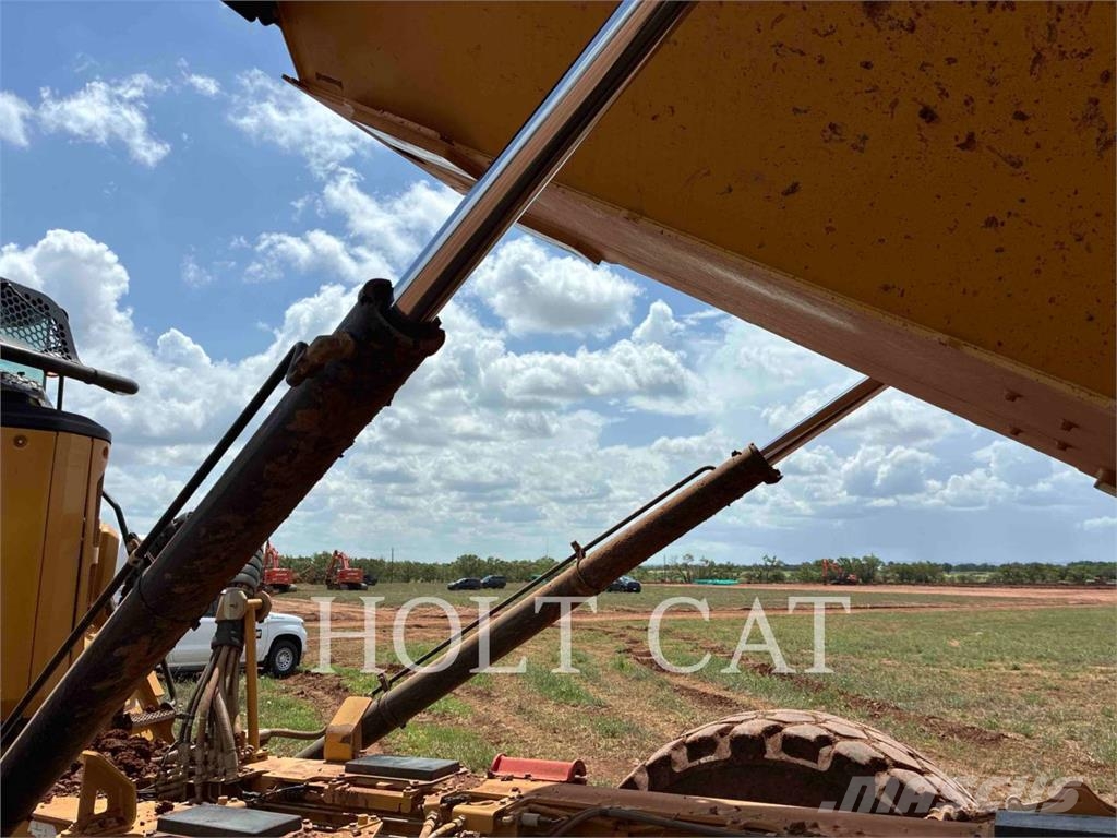 CAT 725 Σπαστό Dump Truck ADT