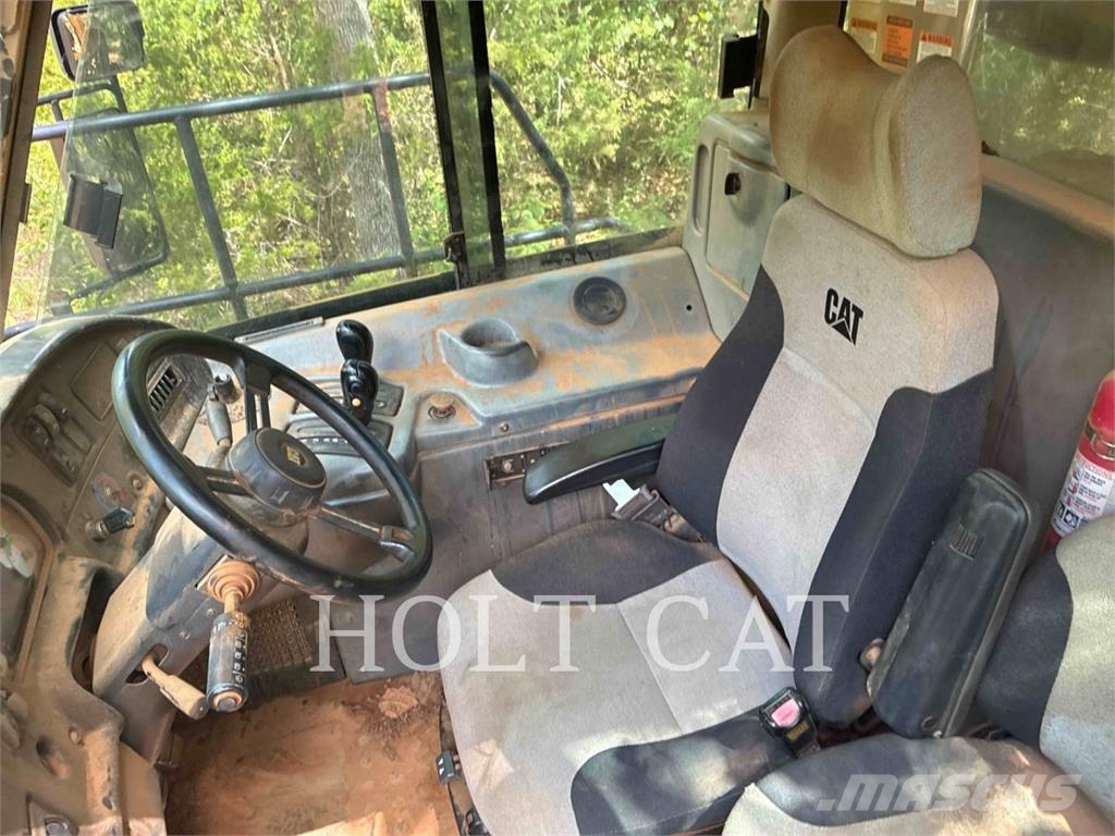 CAT 725 Transportoare articulate