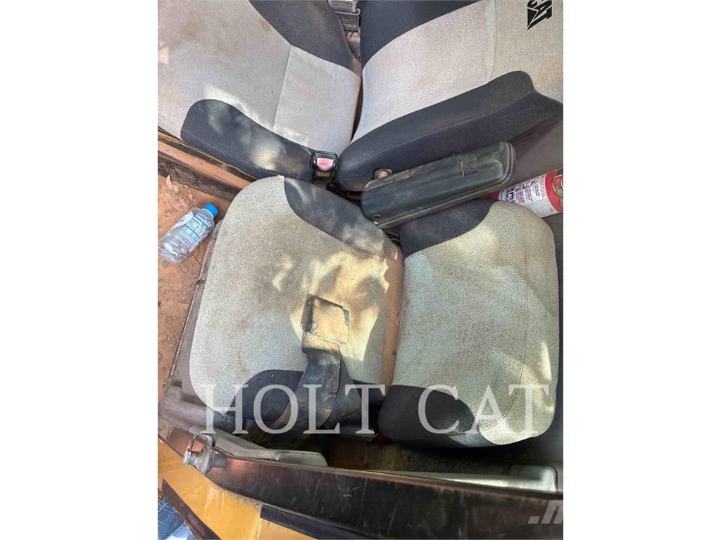 CAT 725 Transportoare articulate