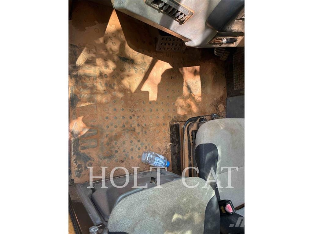 CAT 725 Transportoare articulate