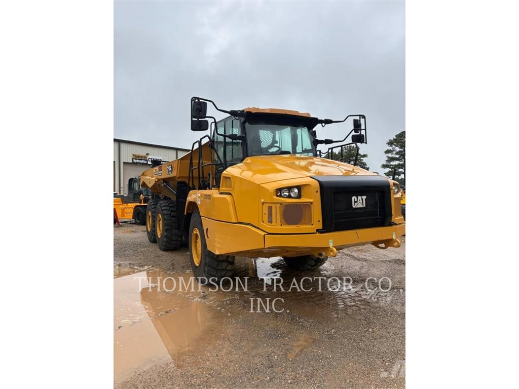 CAT 725 鉸接式起吊車