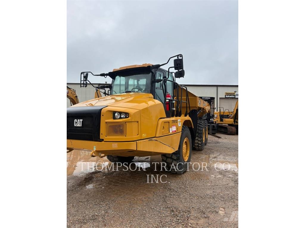 CAT 725 鉸接式起吊車