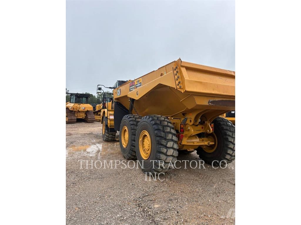 CAT 725 鉸接式起吊車