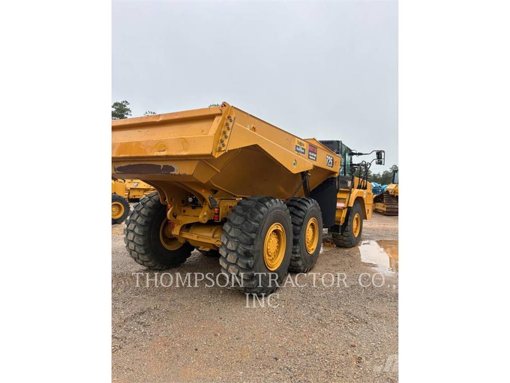 CAT 725 鉸接式起吊車