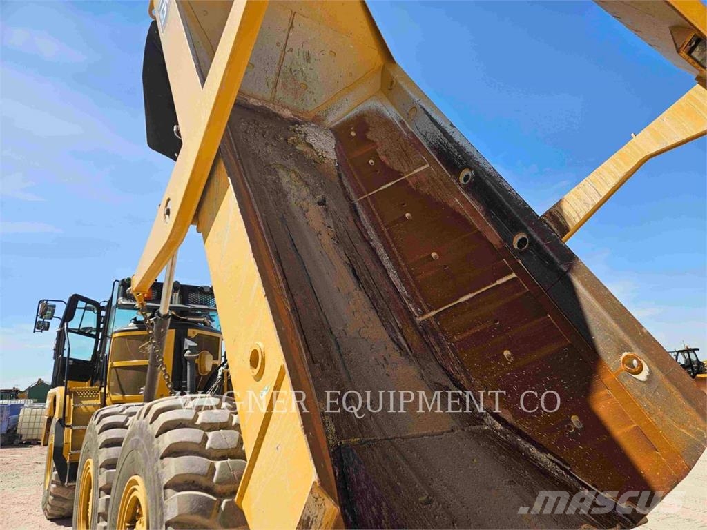 CAT 72504 アーティキュレート式ダンプトラック