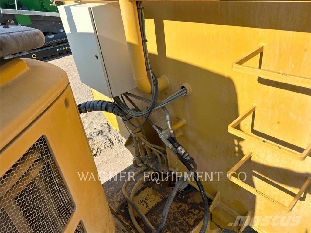CAT 725C Autocisterne