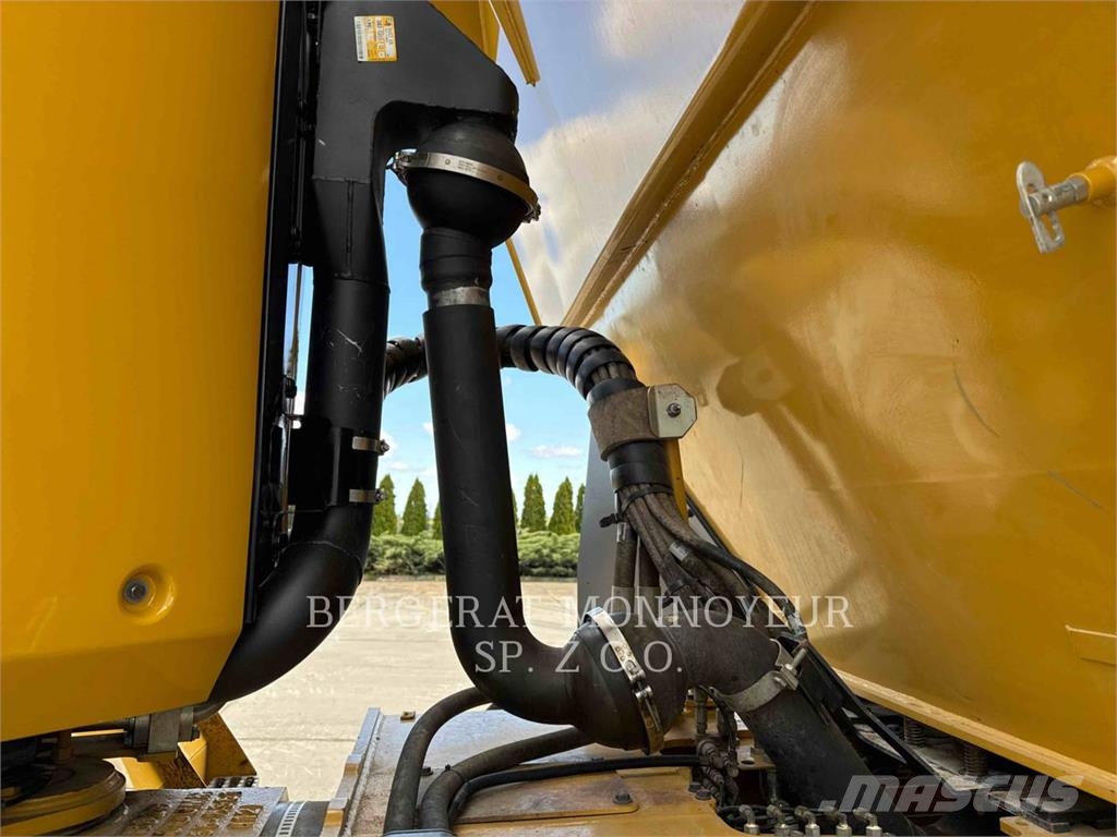 CAT 730 Dumper - Knickgelenk