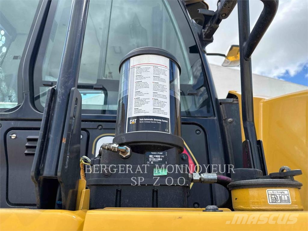 CAT 730 Dumper - Knickgelenk