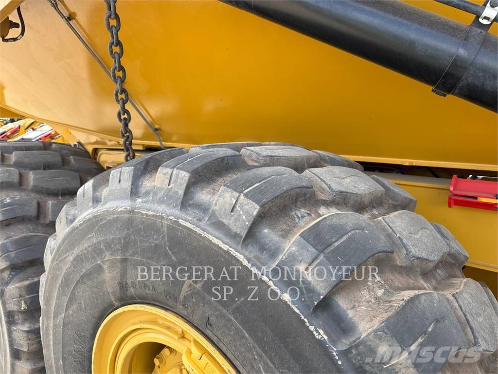 CAT 730 Dumper - Knickgelenk