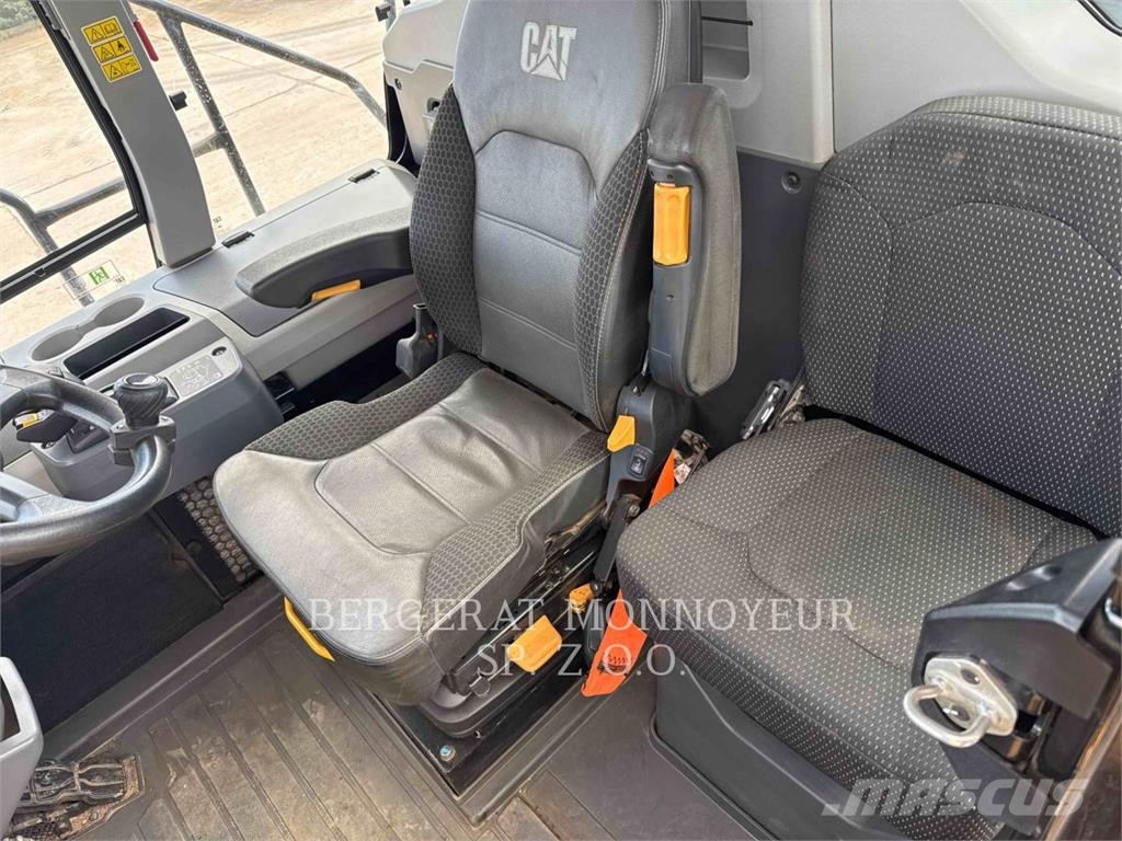 CAT 730 Dumper - Knickgelenk