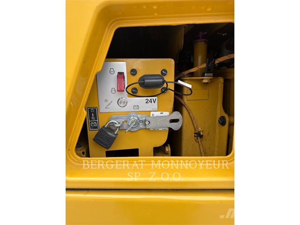 CAT 730 Dumper - Knickgelenk