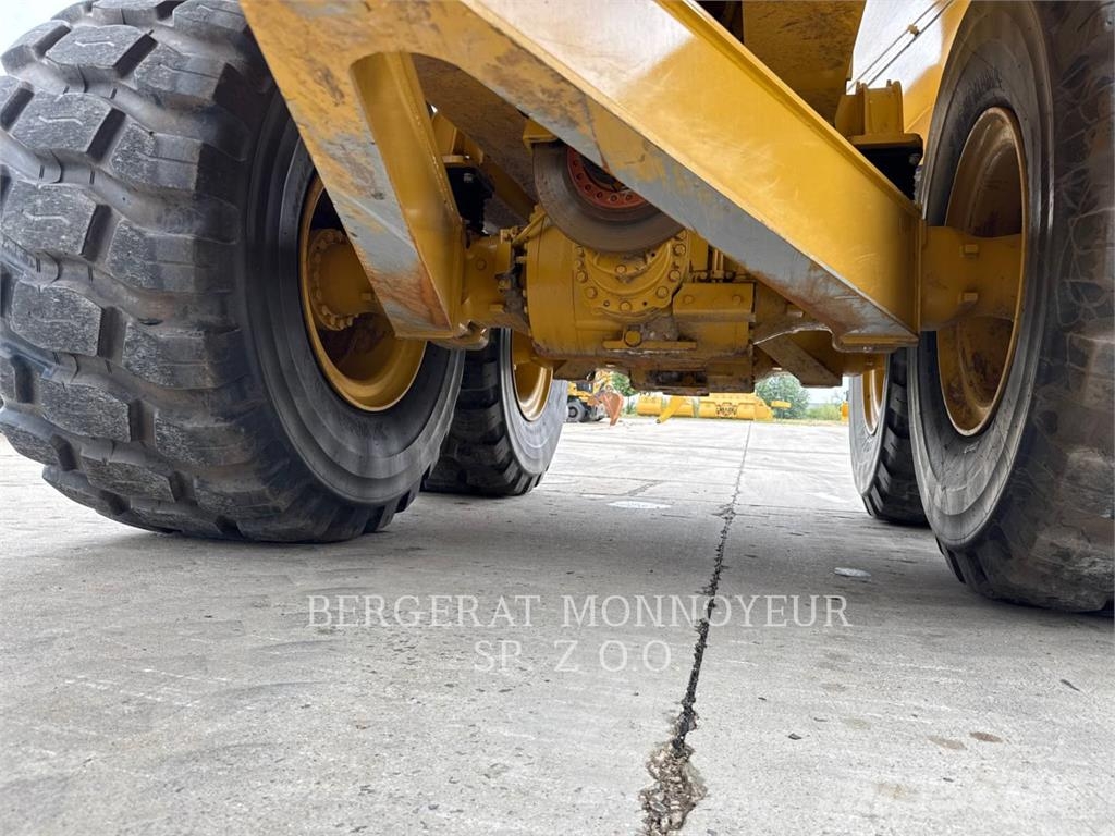 CAT 730 Dumper - Knickgelenk