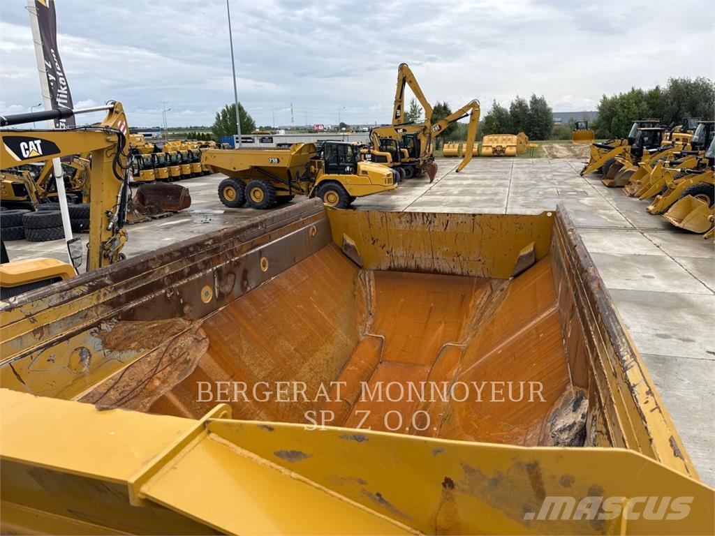 CAT 730 Dumper - Knickgelenk