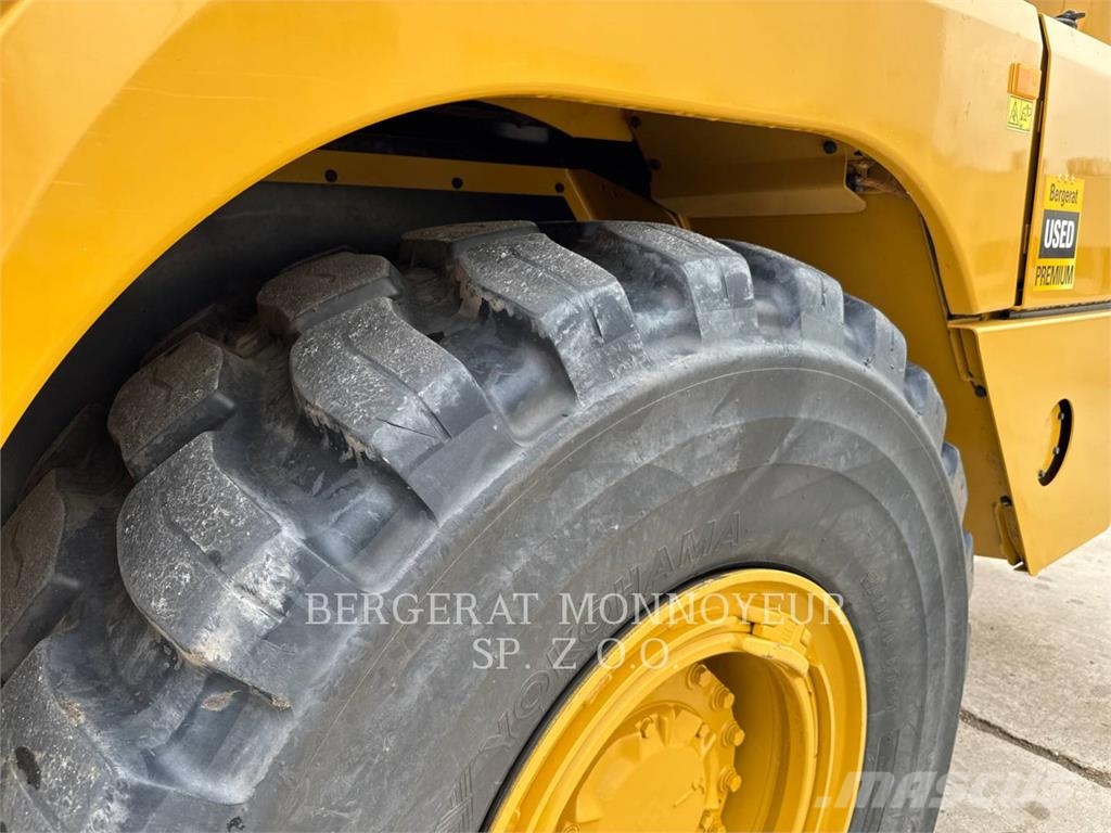 CAT 730 Dumper - Knickgelenk