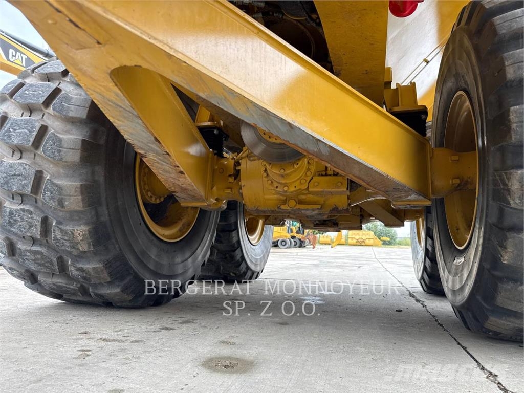 CAT 730 Dumper - Knickgelenk
